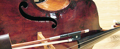 The double bass lying on its side